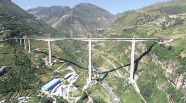 世界第一高剛構墩橋金陽河特大橋合龍